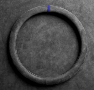 Cubierta de volante de gamuza negra 38 cm con marcador de línea central azul ajuste universal - Imagen 1 de 2