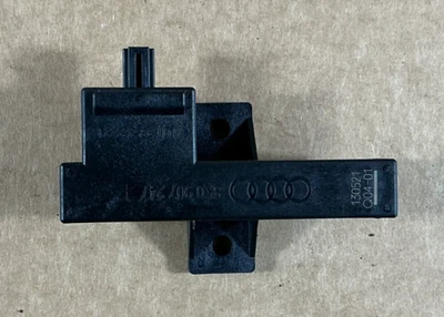 Módulo de antena de entrada sin llave puerta trasera derecha Audi A7 Quattro 2012-2018 OEM Foto 1 de 4