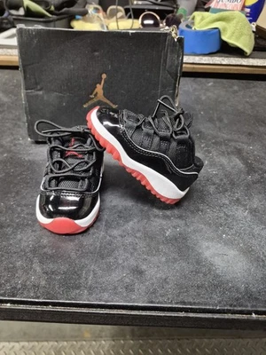 Jordan 11 Retro Low (TD) 尺寸 4C(全新)损坏盒 — 第 1/4 张图片