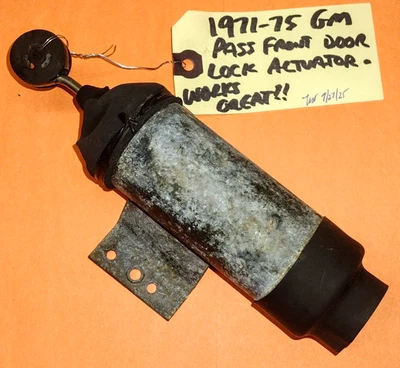 GM 1971-75 sedán de 4 puertas eléctrico pasajero delantero cerradura de puerta actuador solenoide en muy buena condición Foto 1 de 4