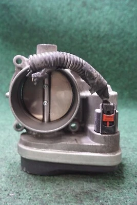 Dodge Journey 2010 3,5 L carrocería del acelerador OEM 04861691AA Foto 1 de 4