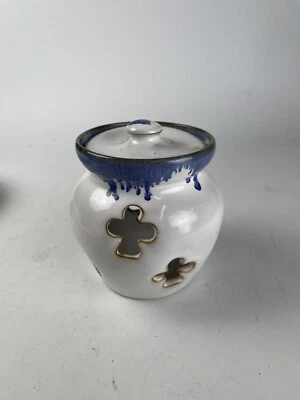 Tarro pequeño de cerámica hecho a mano con aroma a popurrí con tapa Seagrove NC firmado DK '91 Foto 1 de 4