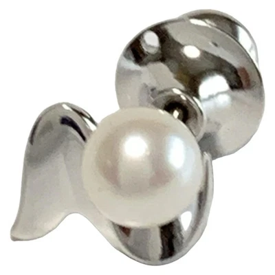 Auth mikimoto - Silver Cream Hardware Pearl Brooch - Image 1 of 3