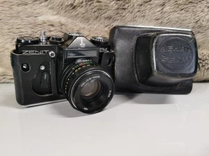Zenit EM 35mm Camera With Helios-44M 58mm Bokeh & Case CB14 - Imagen 1 de 14