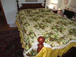 UNUSED MCM Quilted FLORAL FULL BEDSPREAD w/Gathered Sides & Pompoms - 92" x 108" - Picture 1 of 7