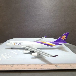 1/400 THAI AIRWAYS INT'L BOEING 747-400 04'S COLORS HS-TGG JC WINGS FLAPS DOWN - Picture 1 of 9