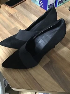 BLACK SUEDE HEELS SIZE5 BY JONES - Picture 1 of 4