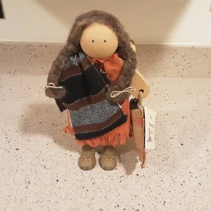 Lizzie High 1988 1st Indian Cassie Yocum con Papoose Acción de Gracias Juego Muñeca de Madera - Imagen 1 de 9