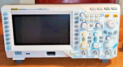 Rigol MSO2302A Oszilloskop  300 MHz, 2-Kanal mit 16 Kanal Logicanalyser RPL2316 - Bild 1 von 4