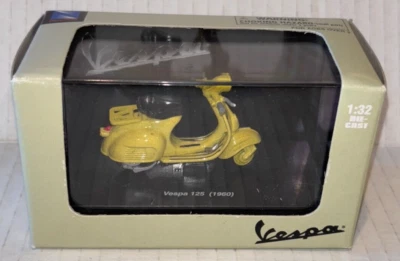 New Ray Diecast, 1960 VESPA 125 SCOOTER (1/32 Scale) - Image 1 of 3