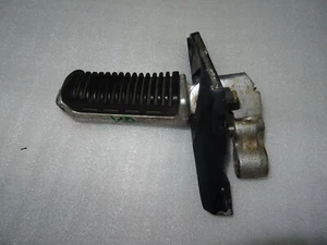 1. Suzuki GSX 750 ES Footrest Front Right Pedal - Picture 1 of 5