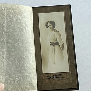 Antigua Carpeta Gelatina Plata Fotografía Hermosa Mujer Joven Rectada Chicago IL - Imagen 1 de 10