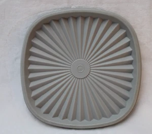 Vintage Tupperware Replacement Lid Starburst Servalier 841-19 Grey 6 5/8" sq - Picture 1 of 7