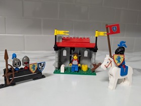 LEGO 6041 Armor Shop Castle (1986) - 100% Complete, Mint w/ Instructions