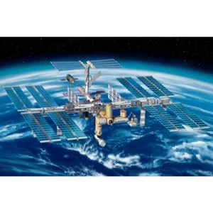 Revell 05651 ISS 25th Anniversary Platinum Edition Gift Set 1:144 Model Kit - Picture 1 of 1