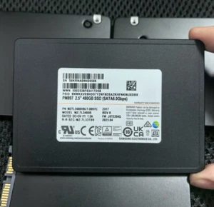 Samsung PM897 SSD 2.5" SATA III 480GB 6Gbps MZ7L3480HBLT-00B7C MZ-7L3480B 1PC - Imagen 1 de 3