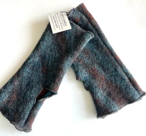Wrist Warmers with Thumb Hole, Wool Blend made from Recycled Sweaters, New - Picture 1 of 4