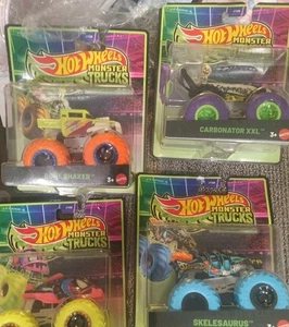 Monster Trucks Hot Wheels - Brilla en la oscuridad - SKELESAURUS - 2025 Nuevo - Imagen 1 de 16