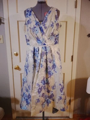 Vestido Madre de la Novia Talla 16, Hermosa Tela Brocado Azul y Plateado Foto 1 de 4