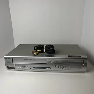 Sylvania DV220SL8 DVD VCR Combo Grabadora Reproductor 4 Cabezales Probado Funciona Sin Control Remoto - Imagen 1 de 6