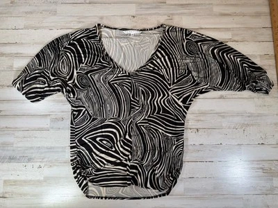 Designer TRINA TURK Zebra Print Shirt Top Size Medium Tunic Blouse V Neck - Image 1 of 4