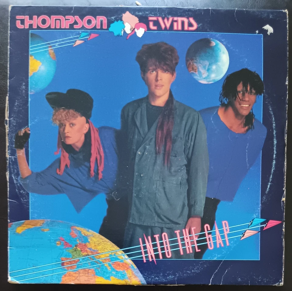 Thompson Twins ‎– Into The Gap – LP extra solamente, disco 1984 excelente, portada justa Foto 1 de 4