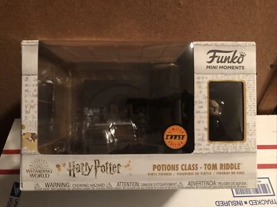 FUNKO POP! MINI MOMENTS - HARRY POTTER: POTIONS CLASS Tom Riddle CHASE 2021 - Image 1 of 4