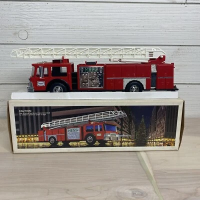 Banco de camión de bomberos de juguete HESS 1986 rojo con escalera y motor con caja🔥🔥🔥🔥 Foto 1 de 4