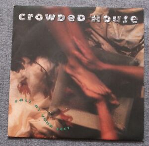 Crowded House, fall at your feet / don't dream it's over , SP - 45 tours