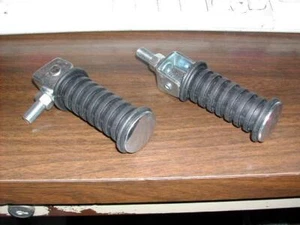 ROUND STEEL END W/BOLT BUDDY PEGS 10MMX1.25 PITCH (SET OF TWO) (RNDPEG) S1268 - Foto 1 di 1