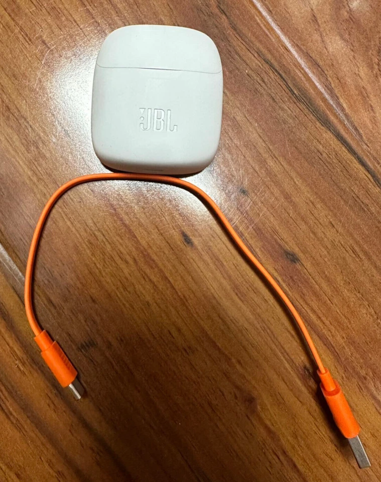 JBL TUNE 220TWS - True Wireless in-Ear Headphone - White - Image 1 of 1