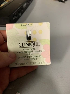 CLINIQUE Stay-Matte Sheer Pressed Powder - 01 Stay Buff (VF) - 0.27 OZ / 7.6 g - Image 1 of 4