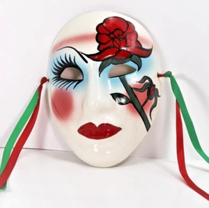 Máscara de Mardi Gras hecha a mano de porcelana pintada a mano hecha en Nueva Orleans - Imagen 1 de 4
