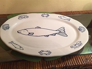 LARGE WHITE OVAL STONEWARE FISH MOTIF SERVING PLATTER UNIQUE / EXCELLENT - Picture 1 of 5