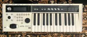 Korg Micro X Synthesizer Digital 25 Tasten Synth Keyboard Bestätigte Bedienung Kostenloser Versand - Bild 1 von 1