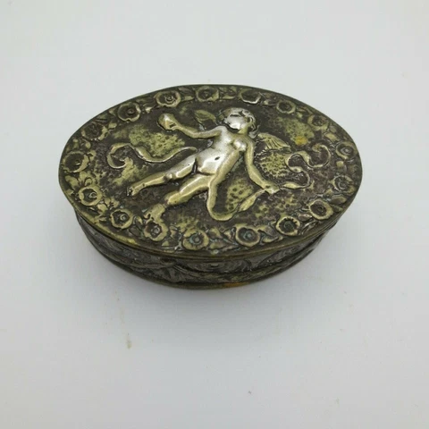 ANTIQUE FRATELLI COPPINI 800 SILVER CHERUB REPOUSSE HINGED PILL BOX Cover