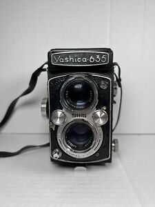 YASHICA 635 TLR 120 Medium Format Film Camera with Yashikor 80mm F/3.5 Lens 