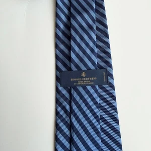 "Corbata Brooks Brothers 100 % seda clásica azul marino a rayas 3,25 x 58""" - Imagen 1 de 2