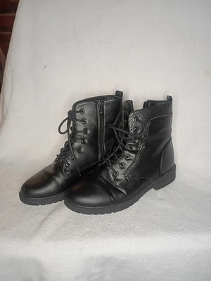 Botas al tobillo Wanted para mujer talla 8,5 negras de imitación de cuero con cremallera estilo combate Foto 1 de 4
