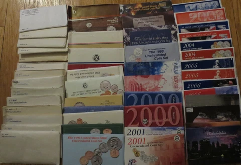 1968 to 2008 Mint Sets U.S. Mint 39 Sets P And D Mint Set Uncirculated  COA Box Cover