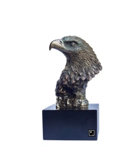 Escultura de cabeza de águila americana en pedestal - Imagen 1 de 5