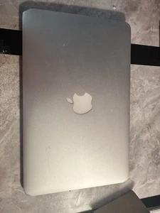 Apple MacBook Air (11" Early 2015) Core i5 1.60GHz 4GB RAM 128GB SSD Monterey - Picture 1 of 5