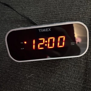 Timex T121 Alarm Clock With Red Display Tested - Picture 1 of 5