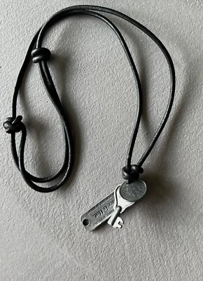 Abercrombie & Fitch искусственно состаренная кожа ожерелье с подвесками, черный - Изображение 1 из 2