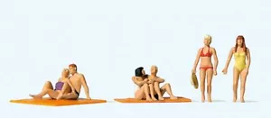 Preiser Modellino Scala HO Modellino Figure/Set Persone - Persone/Coppie sulla Spiaggia 6Pk - Foto 1 di 1
