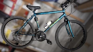 Bicicletta usata Mountain Bike 26 Colore Azzurro/nero con seggiolino portabimbo - Foto 1 di 6