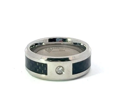 8 毫米不锈钢带黑色碳纤维镶嵌 0.04 克拉钻石口音戒指 — 第 1/4 张图片