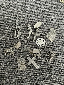 Lotto di 11 ciondoli/ciondoli in argento sterling 21,1 grammi - Foto 1 di 6