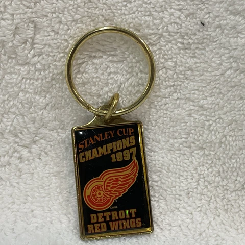 VINTAGE Detroit Red Wings 1997 Stanley Cup Champions Metal Keychain, VERY NICE! Cover