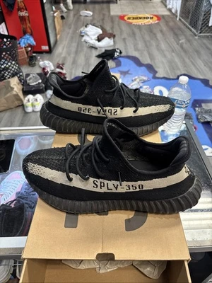 Talla 14 - Adidas Yeezy Boost 350 V2 Low Oreo  Foto 1 de 4